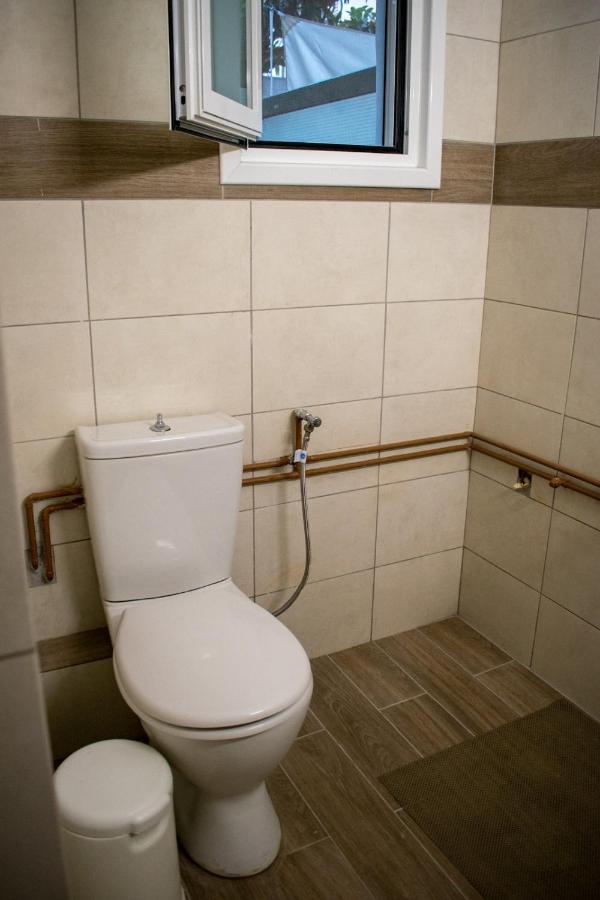 Sweetmar Guestrooms-Ground Floor คอสทาวน์ ภายนอก รูปภาพ
