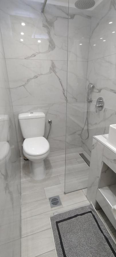 Sweetmar Guestrooms-Ground Floor คอสทาวน์ ภายนอก รูปภาพ