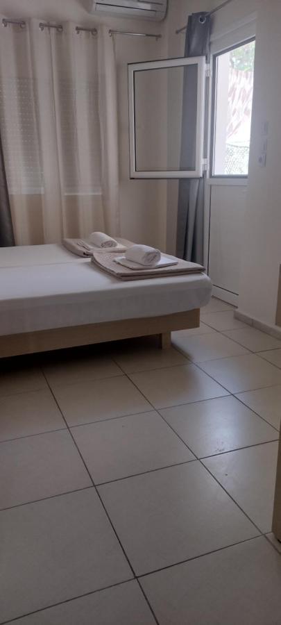 Sweetmar Guestrooms-Ground Floor คอสทาวน์ ภายนอก รูปภาพ